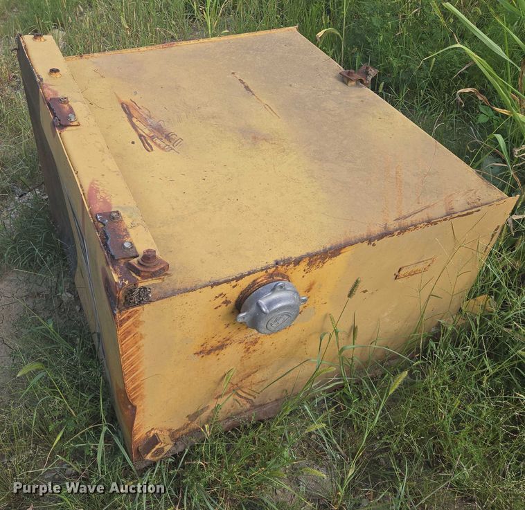 image for item EV1681 (4) fuel tanks