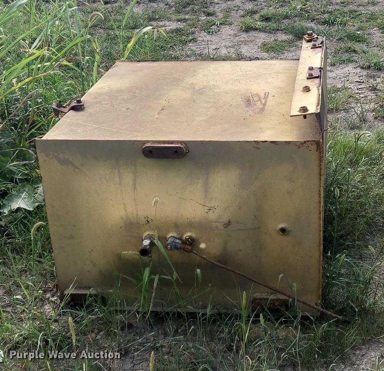 image for item EV1681 (4) fuel tanks