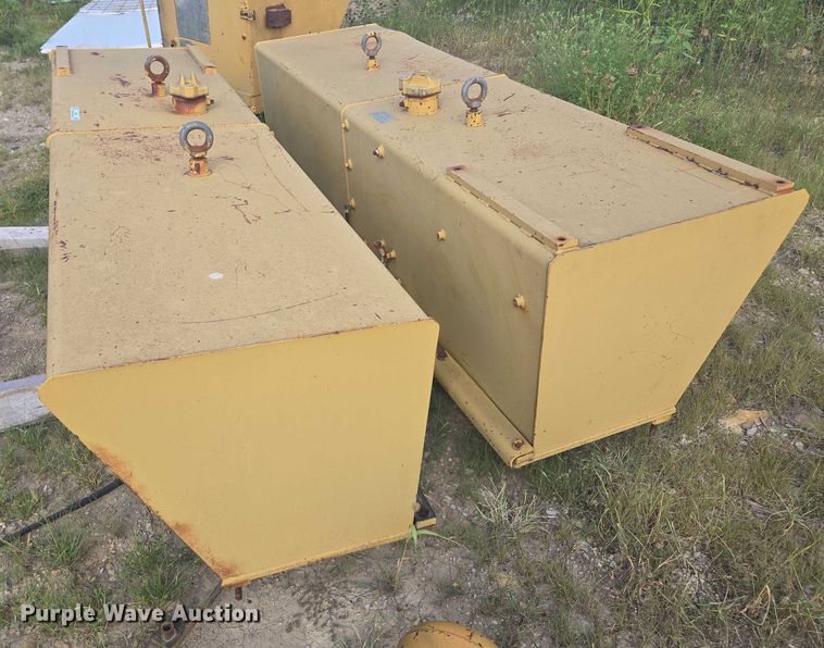 image for item EV1681 (4) fuel tanks