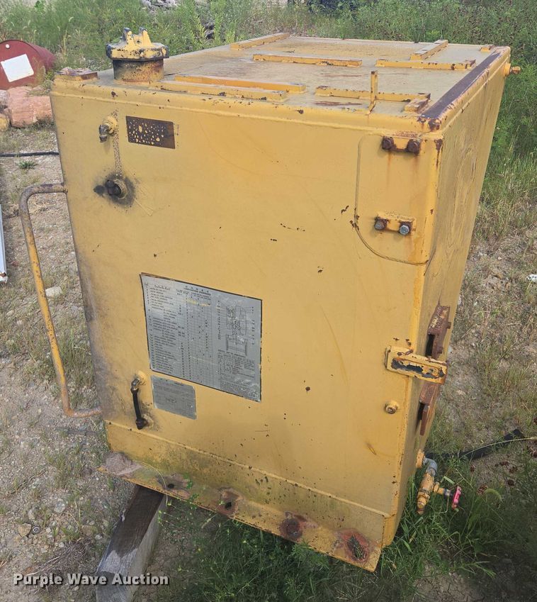 image for item EV1681 (4) fuel tanks