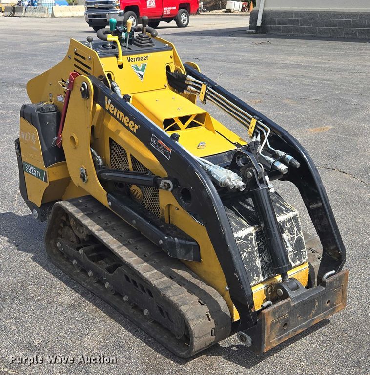 image for item EV1711 2021 Vermeer S925TX compact utility loader