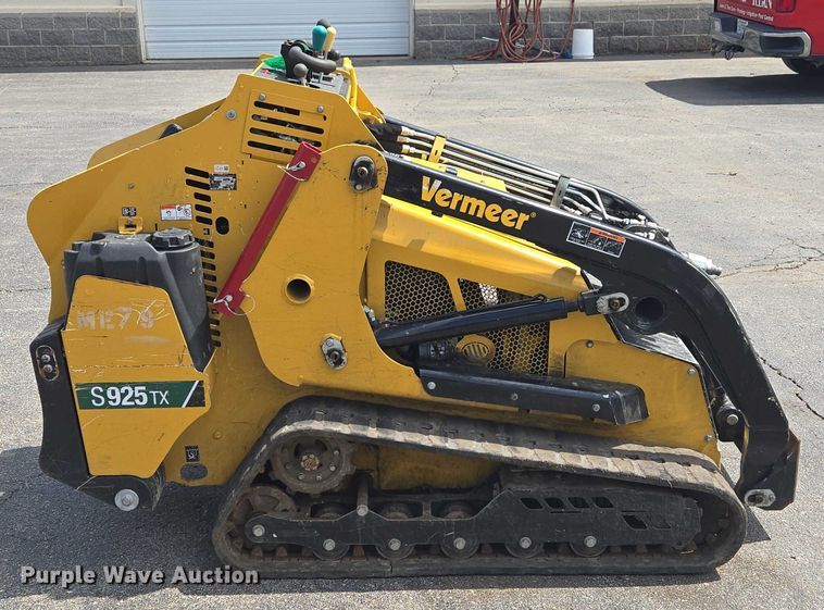 image for item EV1711 2021 Vermeer S925TX compact utility loader