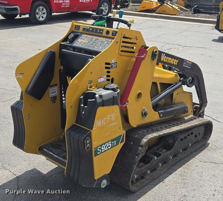 image for item EV1711 2021 Vermeer S925TX compact utility loader