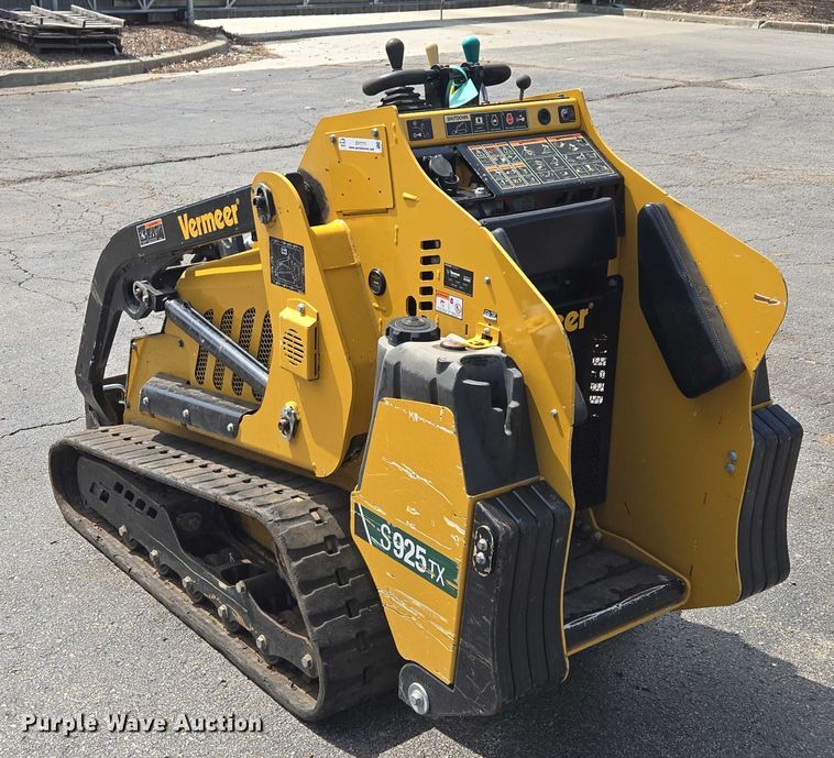 image for item EV1711 2021 Vermeer S925TX compact utility loader