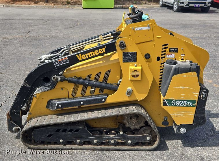 image for item EV1711 2021 Vermeer S925TX compact utility loader