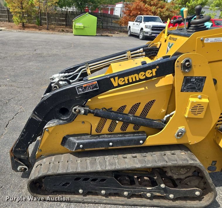 image for item EV1711 2021 Vermeer S925TX compact utility loader