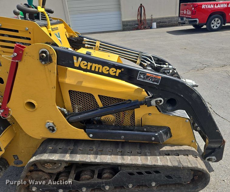 image for item EV1711 2021 Vermeer S925TX compact utility loader