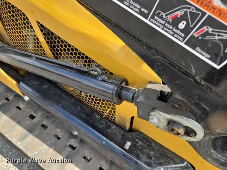 image for item EV1711 2021 Vermeer S925TX compact utility loader