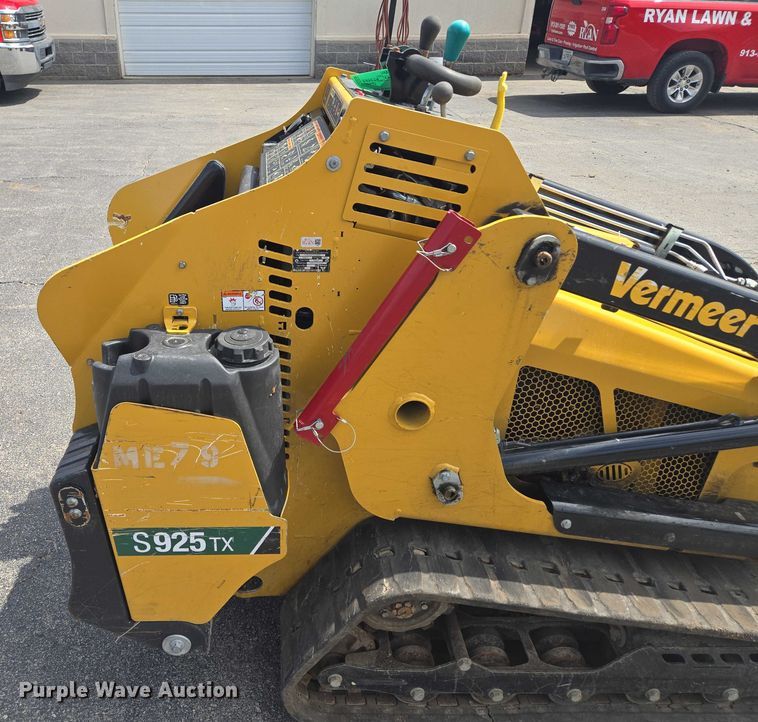 image for item EV1711 2021 Vermeer S925TX compact utility loader