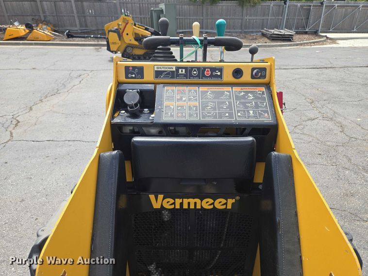 image for item EV1711 2021 Vermeer S925TX compact utility loader