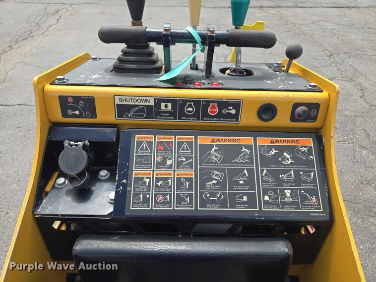 image for item EV1711 2021 Vermeer S925TX compact utility loader