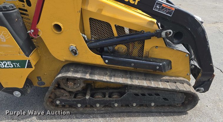 image for item EV1711 2021 Vermeer S925TX compact utility loader