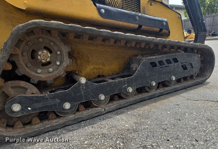 image for item EV1711 2021 Vermeer S925TX compact utility loader