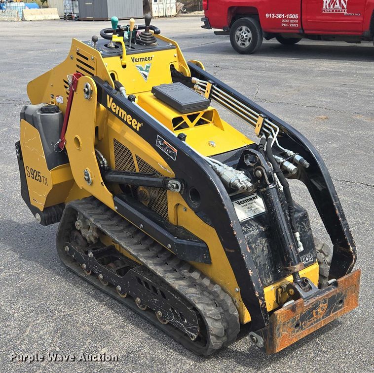 image for item EV1712 2018 Vermeer S925TX compact utility loader