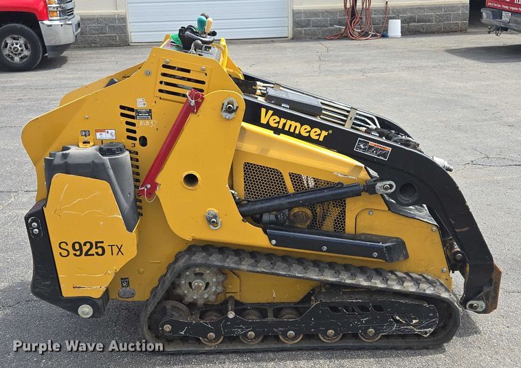 image for item EV1712 2018 Vermeer S925TX compact utility loader