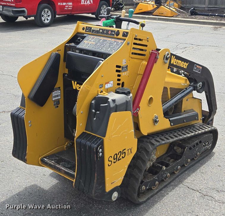 image for item EV1712 2018 Vermeer S925TX compact utility loader