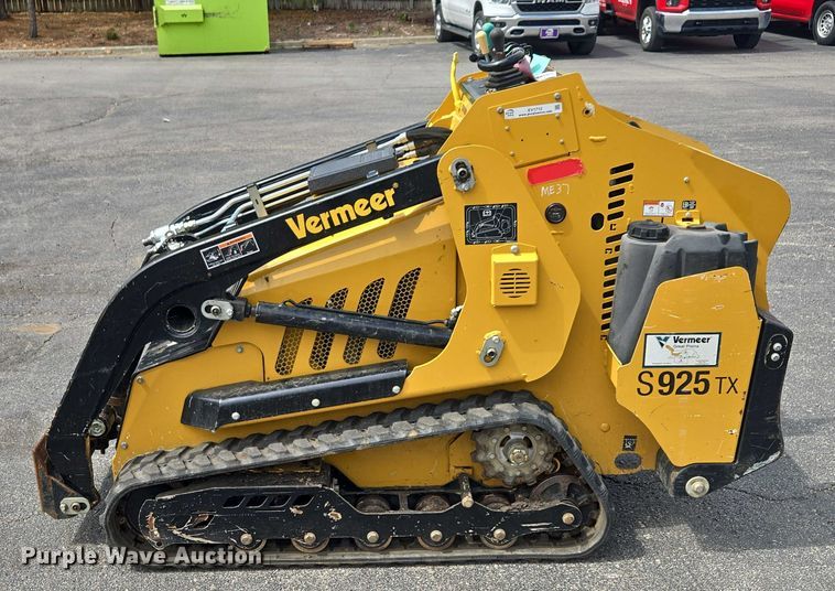 image for item EV1712 2018 Vermeer S925TX compact utility loader