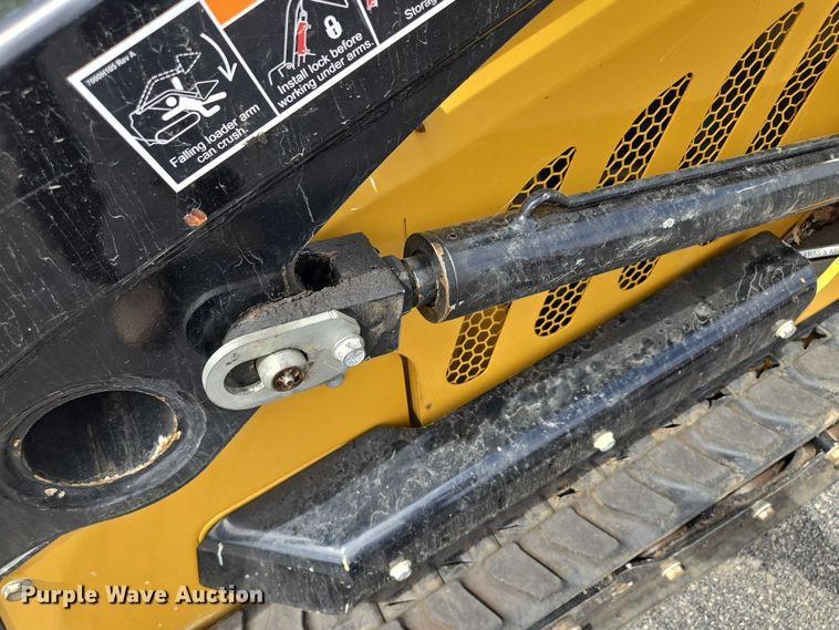 image for item EV1712 2018 Vermeer S925TX compact utility loader