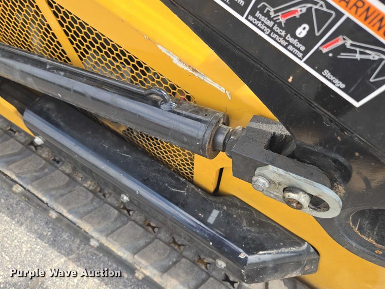 image for item EV1712 2018 Vermeer S925TX compact utility loader