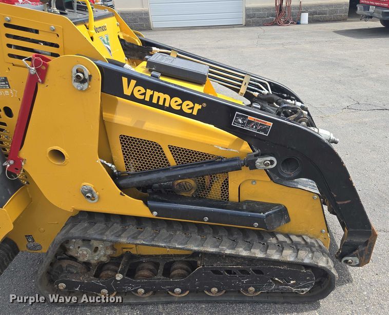 image for item EV1712 2018 Vermeer S925TX compact utility loader