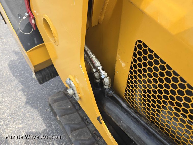 image for item EV1712 2018 Vermeer S925TX compact utility loader