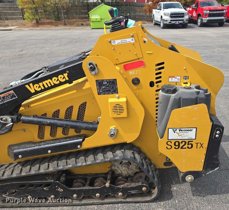 image for item EV1712 2018 Vermeer S925TX compact utility loader