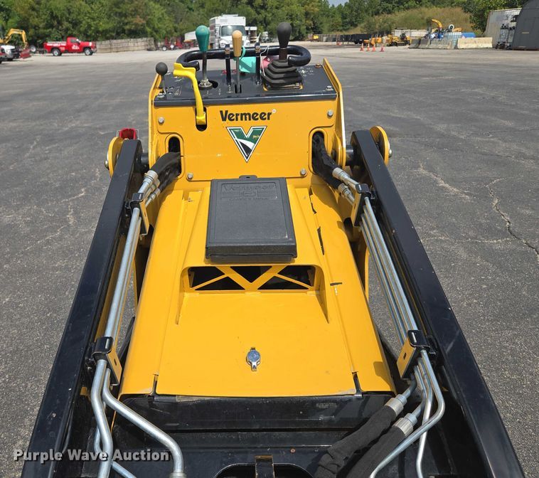 image for item EV1712 2018 Vermeer S925TX compact utility loader