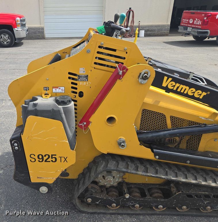 image for item EV1712 2018 Vermeer S925TX compact utility loader