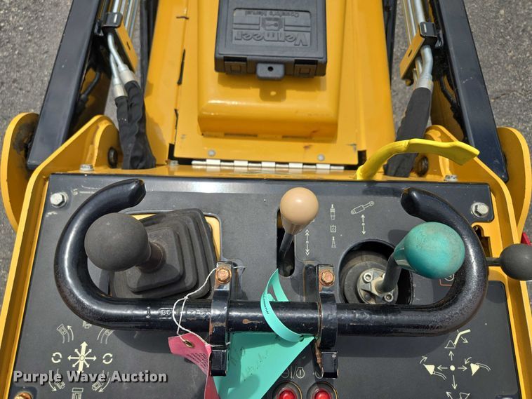 image for item EV1712 2018 Vermeer S925TX compact utility loader