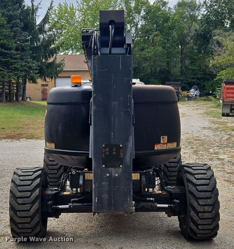 image for item EV1714 2011 JLG 600A boom lift