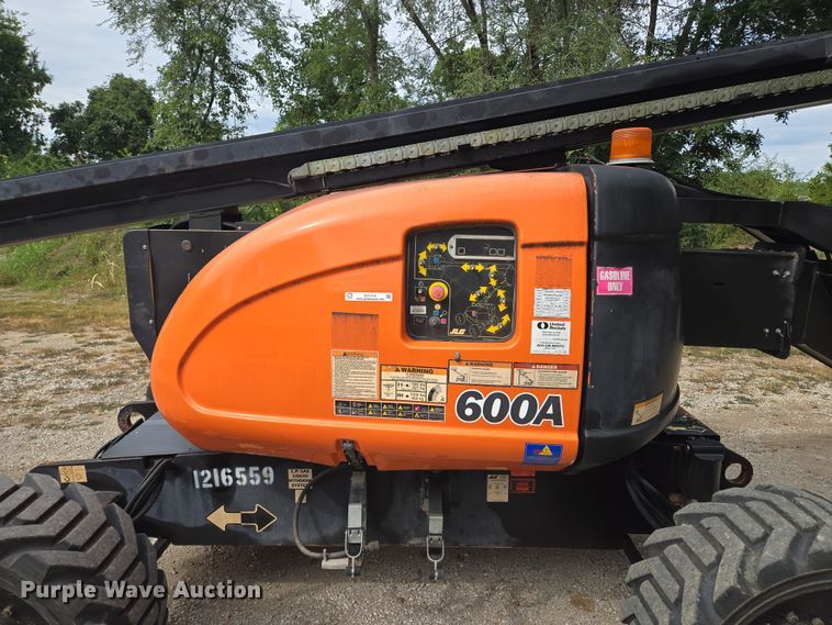 image for item EV1714 2011 JLG 600A boom lift