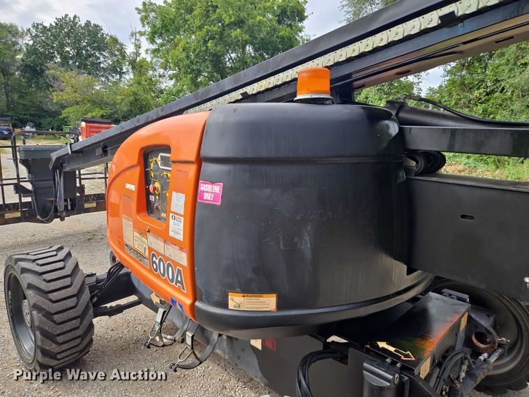 image for item EV1714 2011 JLG 600A boom lift
