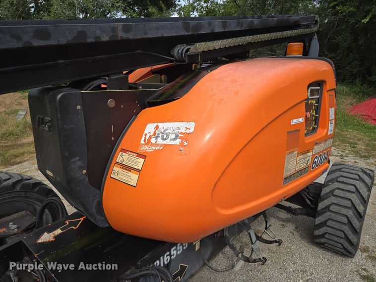 image for item EV1714 2011 JLG 600A boom lift