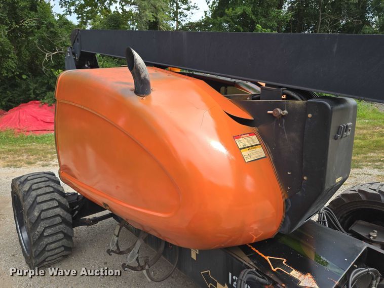 image for item EV1714 2011 JLG 600A boom lift