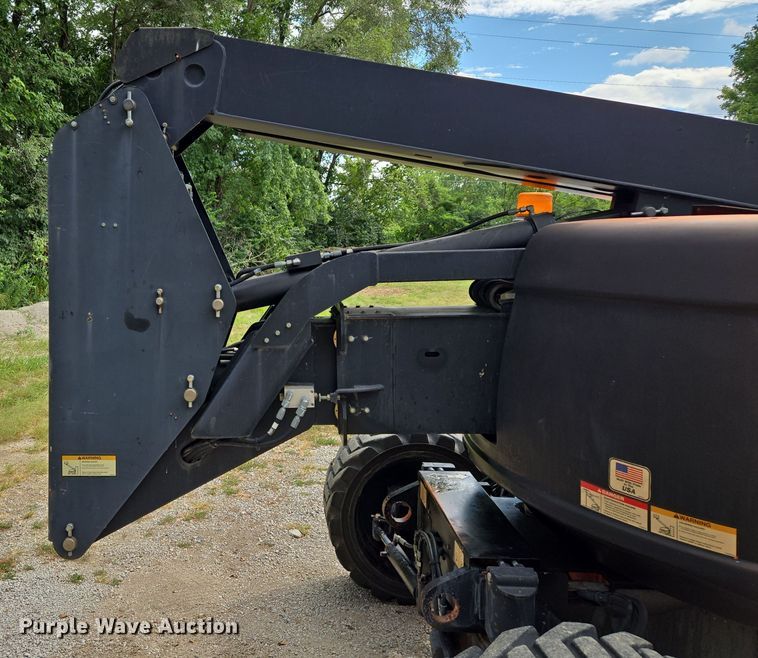 image for item EV1714 2011 JLG 600A boom lift