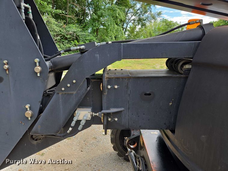 image for item EV1714 2011 JLG 600A boom lift