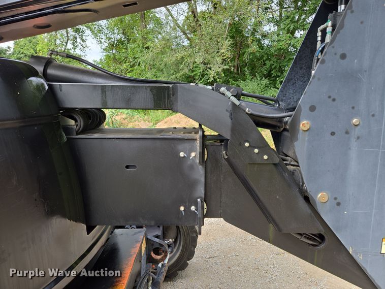 image for item EV1714 2011 JLG 600A boom lift