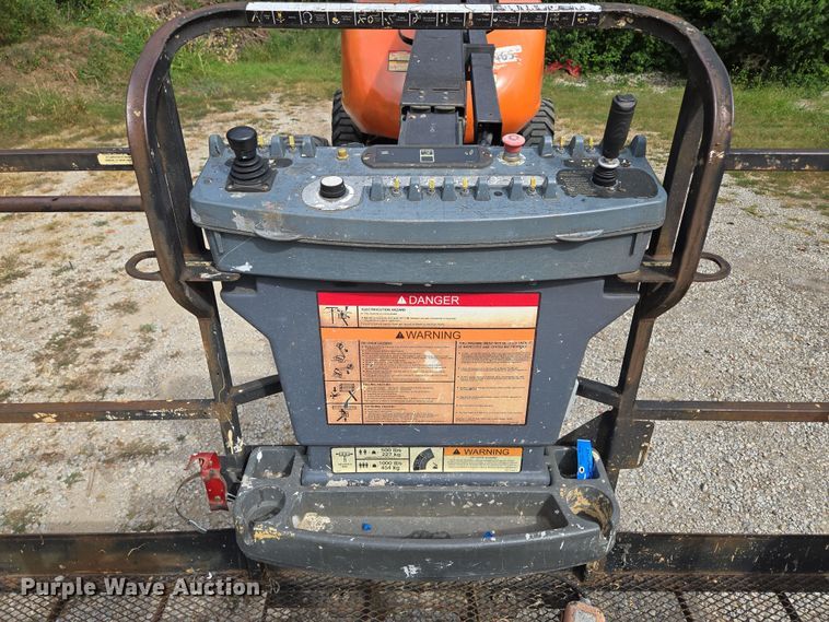 image for item EV1714 2011 JLG 600A boom lift