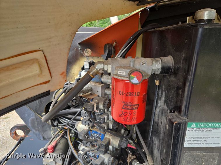 image for item EV1714 2011 JLG 600A boom lift