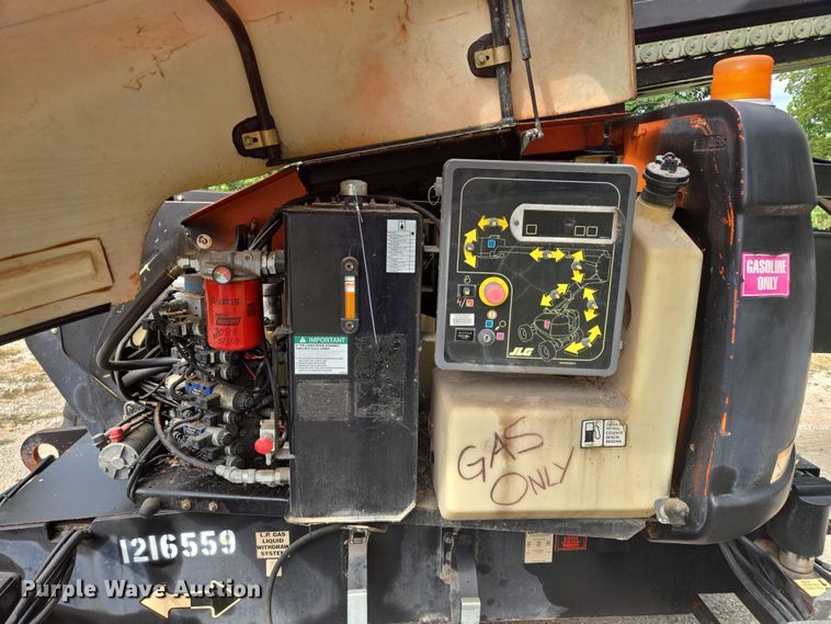 image for item EV1714 2011 JLG 600A boom lift