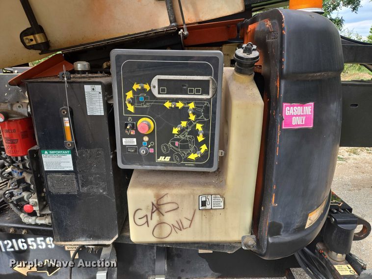 image for item EV1714 2011 JLG 600A boom lift