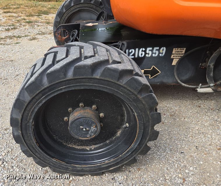 image for item EV1714 2011 JLG 600A boom lift