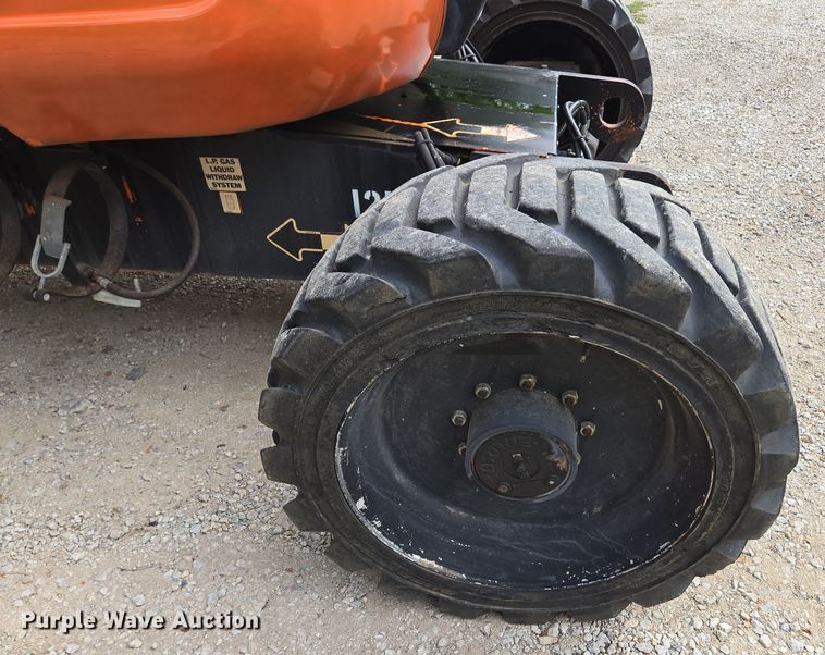 image for item EV1714 2011 JLG 600A boom lift