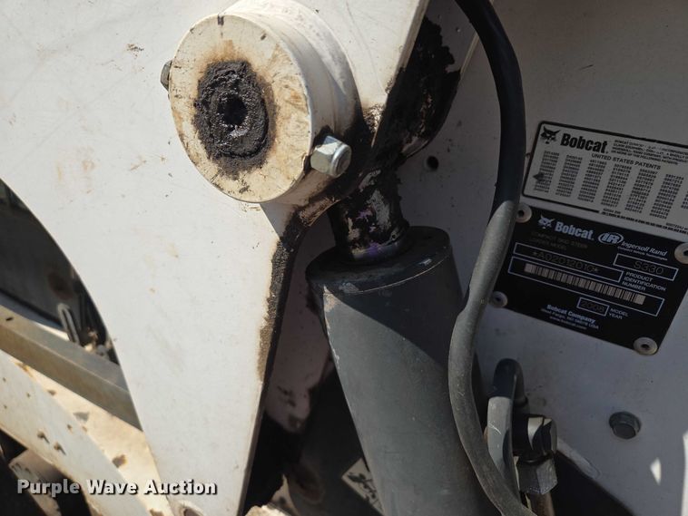 image for item EV1723 2008 Bobcat S330 skid steer loader