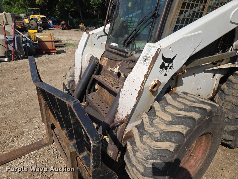 image for item EV1723 2008 Bobcat S330 skid steer loader