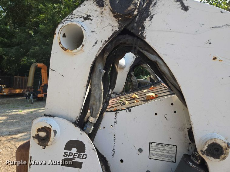 image for item EV1723 2008 Bobcat S330 skid steer loader