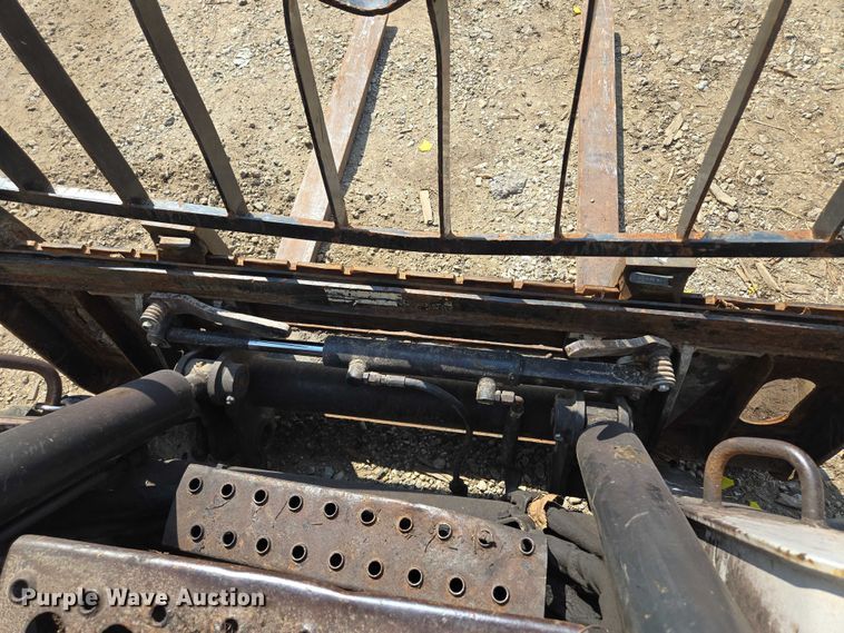 image for item EV1723 2008 Bobcat S330 skid steer loader