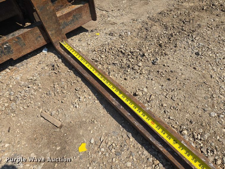 image for item EV1723 2008 Bobcat S330 skid steer loader