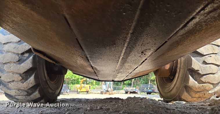 image for item EV1723 2008 Bobcat S330 skid steer loader