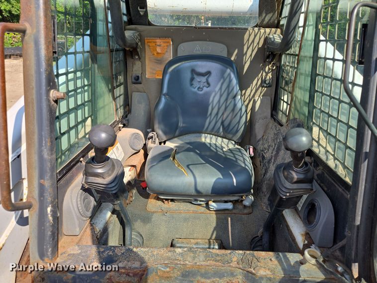 image for item EV1723 2008 Bobcat S330 skid steer loader